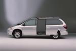 Chrysler Town & Country 2005 года